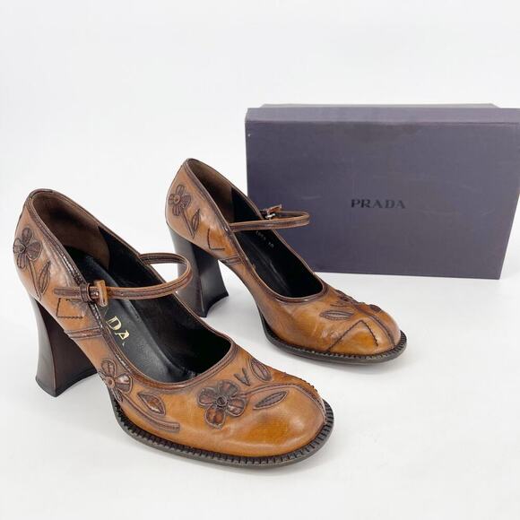 Prada Vintage 1996 Antiqued Leather Floral Appliqué Block Heel Mary Jane IT 40 - Picture 1 of 16